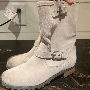 Ankle leather boots